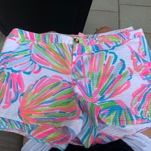 LILY PULTIZER SHELLABRATE SHORT SIZE 6 LIGHTLY WOR